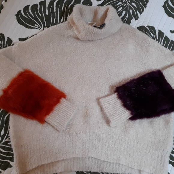 Zara Sweaters - New Zara roomy sweater sz.M/L/XL